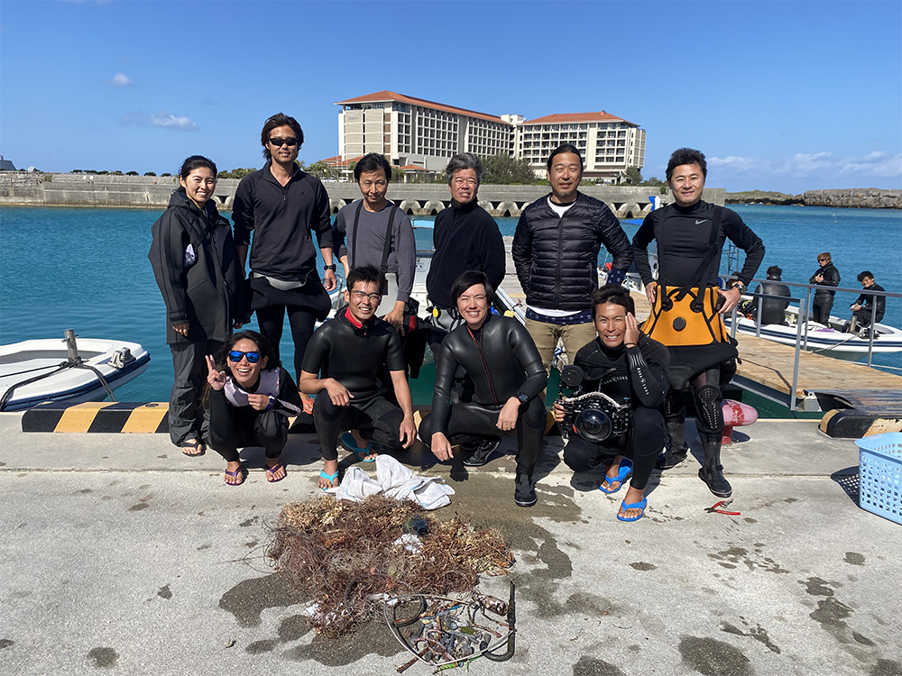 海中清掃に参加したインストラクターの集合写真